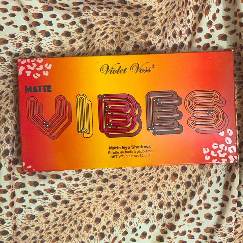 Violet Voss Matte Vibes Eye shadow pallet